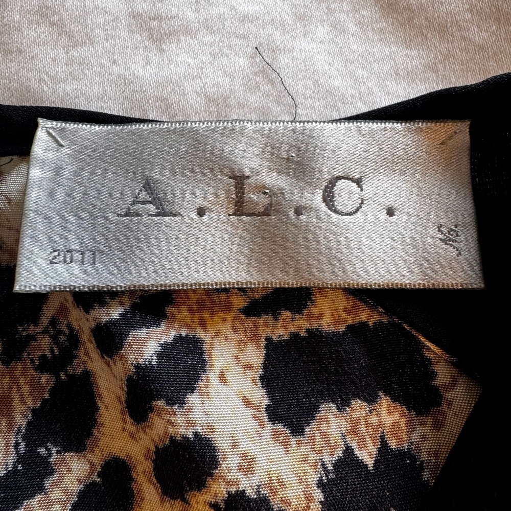 A.L.C. Lizzy Leopard Silk Blouse Women's Size 2 Black Raglan Short Sleeves - Picture 6 of 8